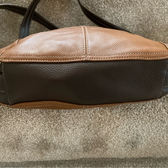 Tignanello Tan/brown Leather Shoulder Bag with adjustable strap - Picture 7 of 10